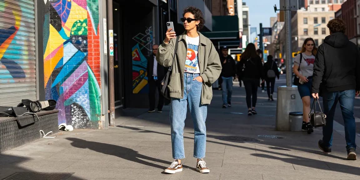 Stylish individual on the street showcasing fashion trends, representing https://www.sukan8a.com/ in an urban setting.